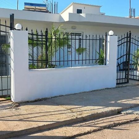 Arjan Dyli Guesthouse Εξαμίλιο Εξωτερικό φωτογραφία