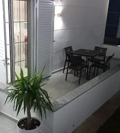 Arjan Dyli Guesthouse Εξαμίλιο Εξωτερικό φωτογραφία