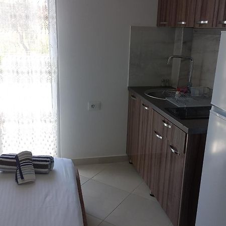 Arjan Dyli Guesthouse Εξαμίλιο Δωμάτιο φωτογραφία
