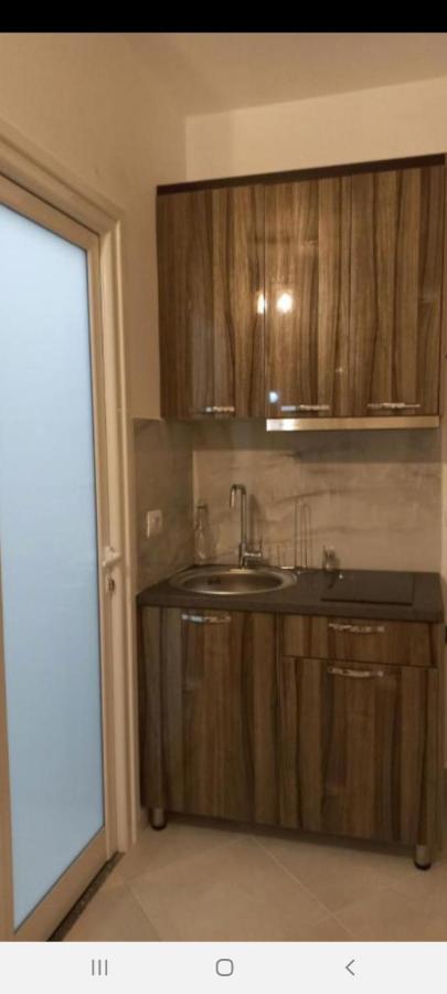Arjan Dyli Guesthouse Εξαμίλιο Εξωτερικό φωτογραφία