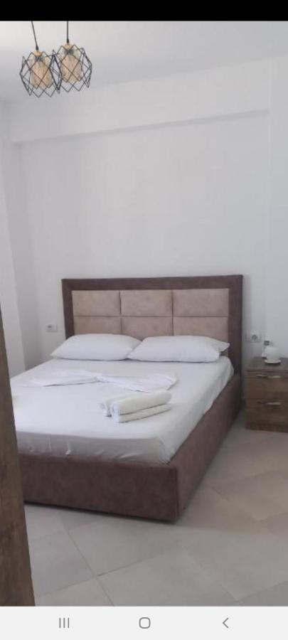 Arjan Dyli Guesthouse Εξαμίλιο Εξωτερικό φωτογραφία