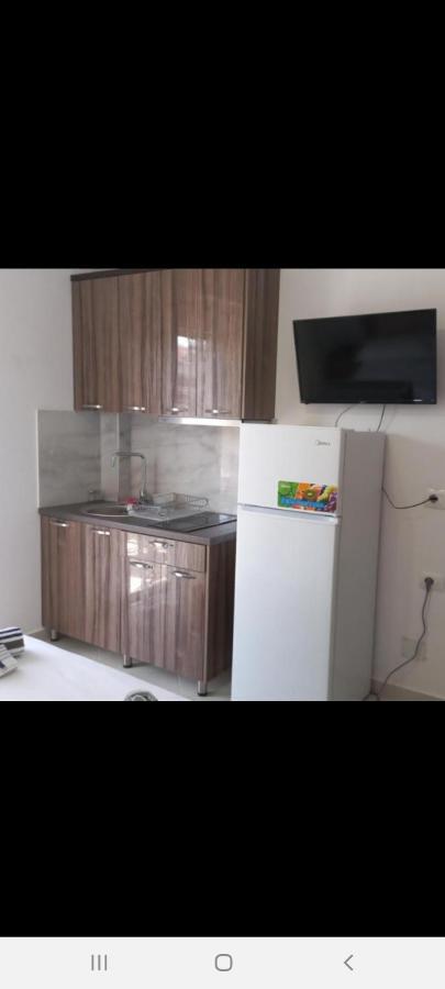 Arjan Dyli Guesthouse Εξαμίλιο Εξωτερικό φωτογραφία