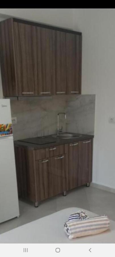 Arjan Dyli Guesthouse Εξαμίλιο Εξωτερικό φωτογραφία