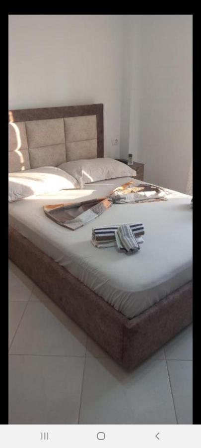 Arjan Dyli Guesthouse Εξαμίλιο Εξωτερικό φωτογραφία