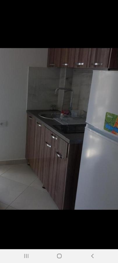 Arjan Dyli Guesthouse Εξαμίλιο Εξωτερικό φωτογραφία