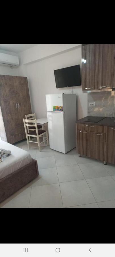 Arjan Dyli Guesthouse Εξαμίλιο Εξωτερικό φωτογραφία